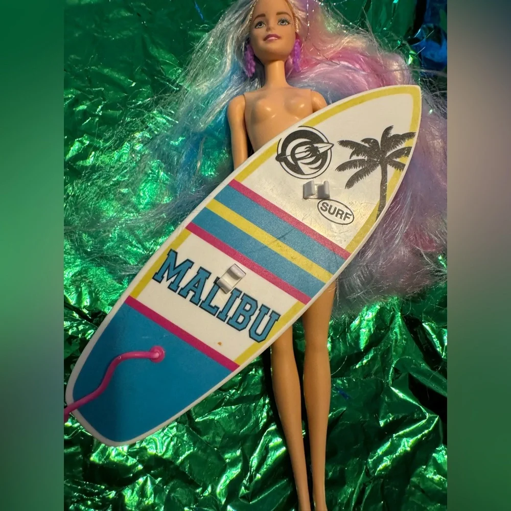 Barbie Dreamtopia doll & Malibu surfboard pink, blue & silver hair